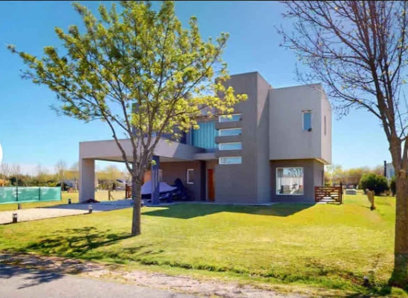 VENTA, de hermosa casa en Haras del Sur 2