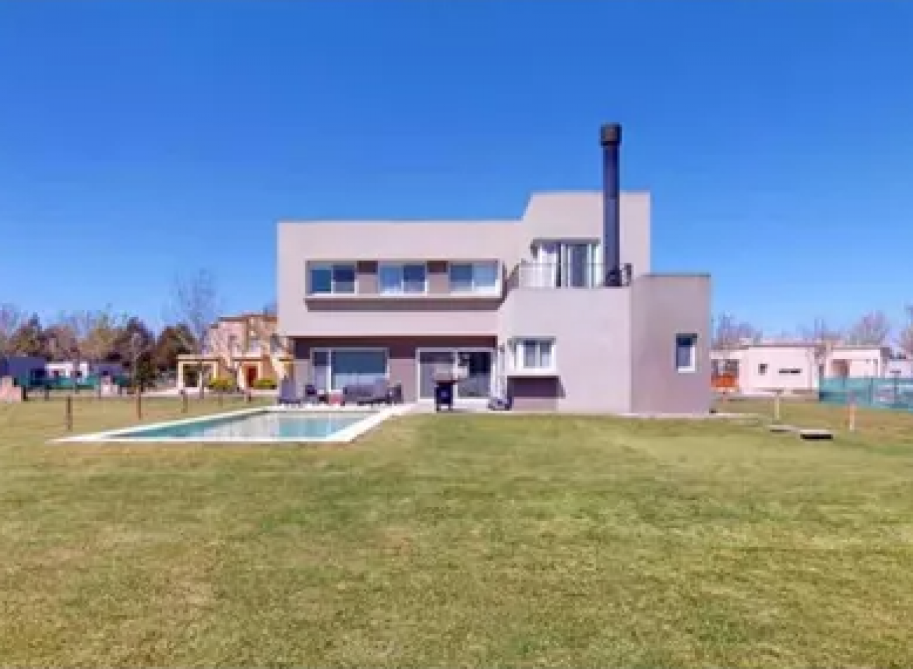 VENTA, de hermosa casa en Haras del Sur 2