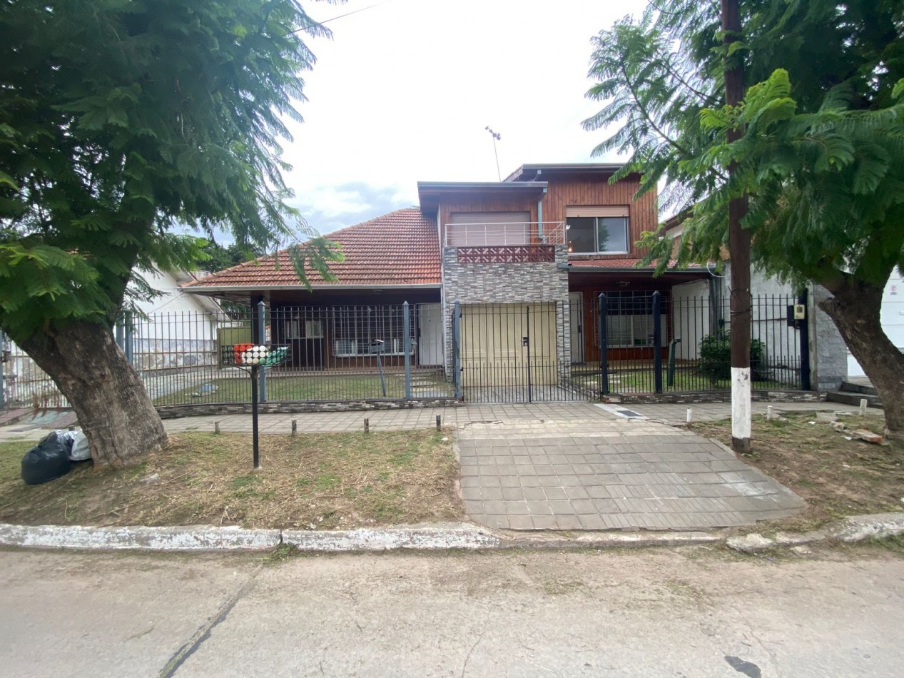 2 CASAS DE 3 AMBIENTES SOBRE LOTE EN QUILMES OESTE