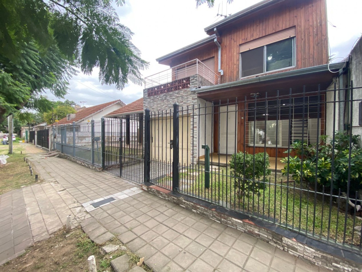 2 CASAS DE 3 AMBIENTES SOBRE LOTE EN QUILMES OESTE